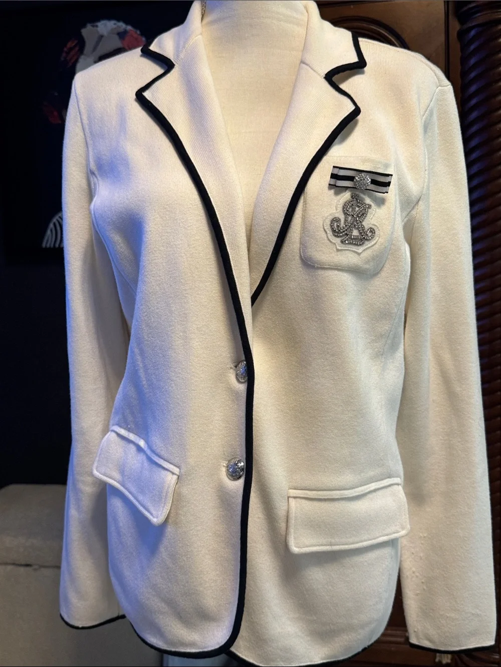 Lauren Ralph Lauren White Blazer with Black Piping and Embellished Crest - Picture 2 of 10